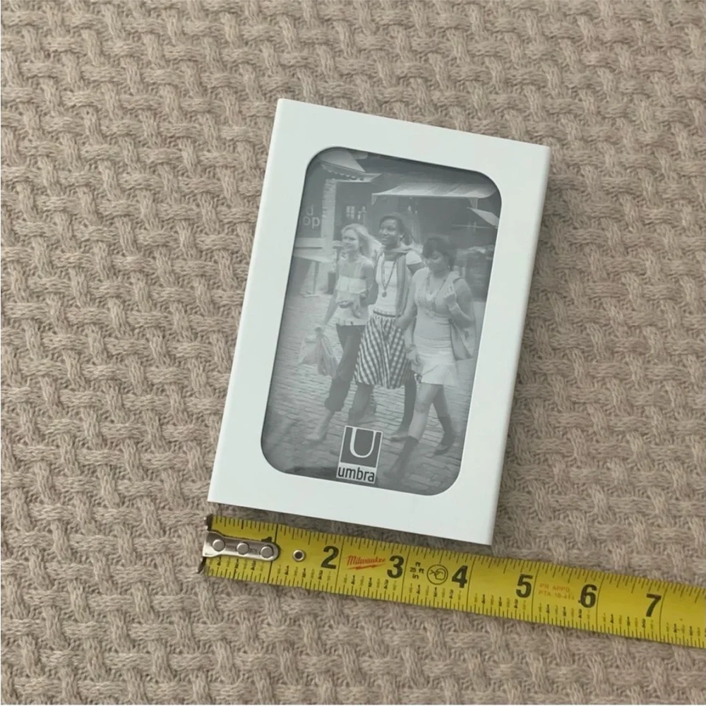 Umbra White 4x6 Modern Picture Frame – Minimalist Tabletop Display